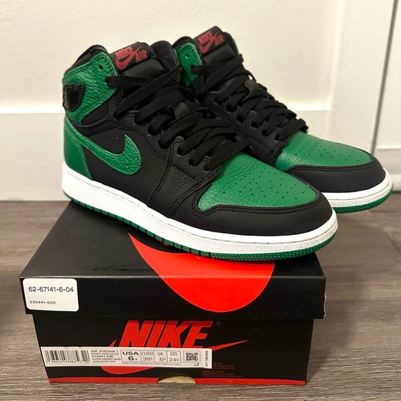 Jordan Pine Green 1s - Kids 6 / Women’s 7.5
